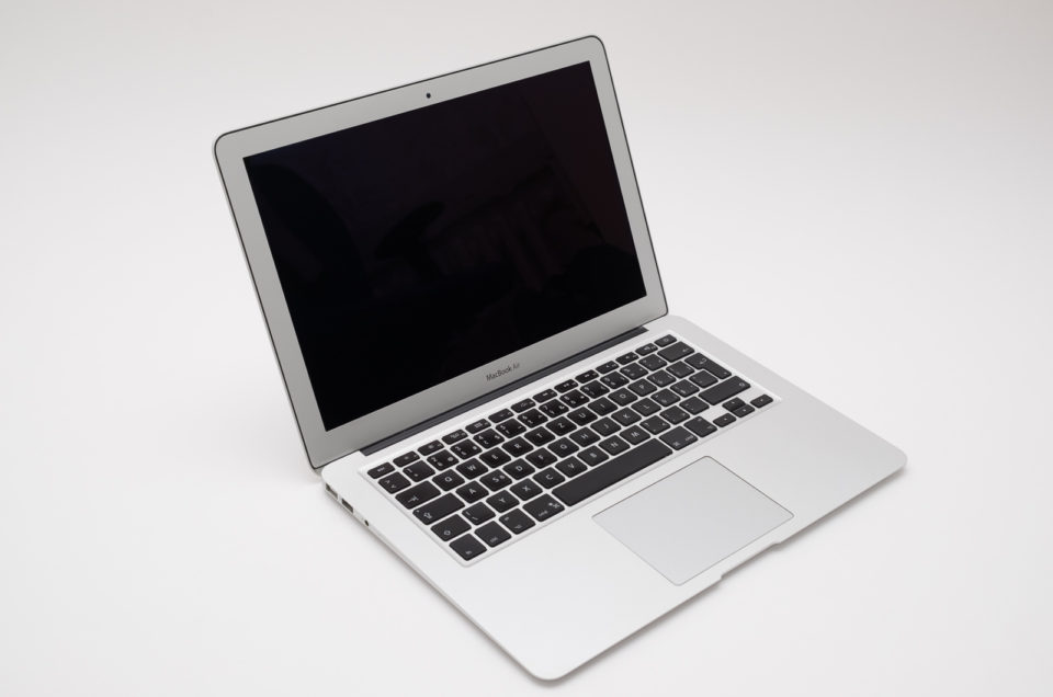 Prodám Macbook Air 2011